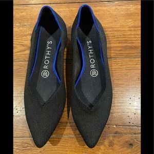 Size 7 black Rothy’s point